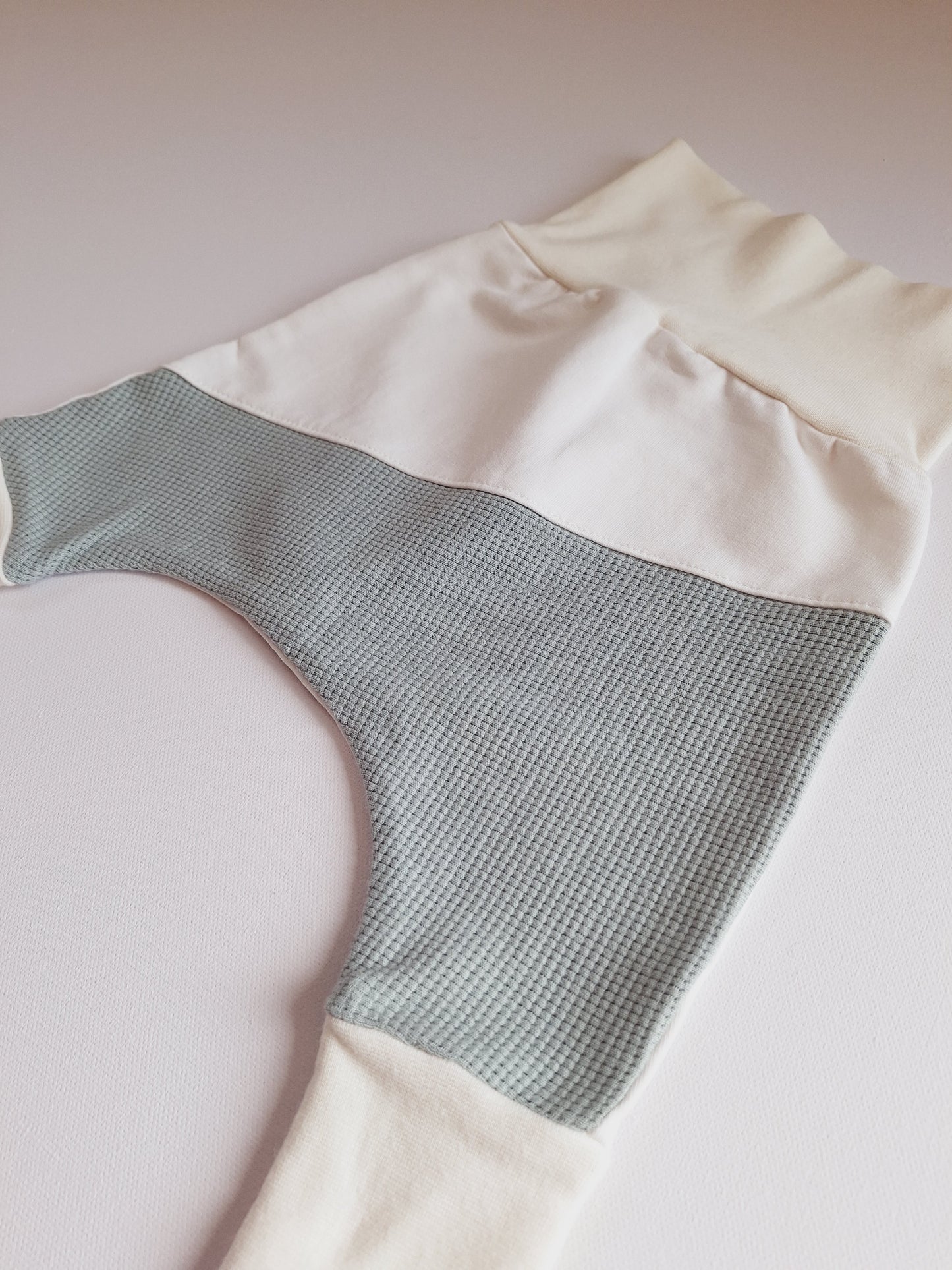Mitwachshose "Waffeljersey altmint mit Teilung" 56/62/68 und 92/98/104