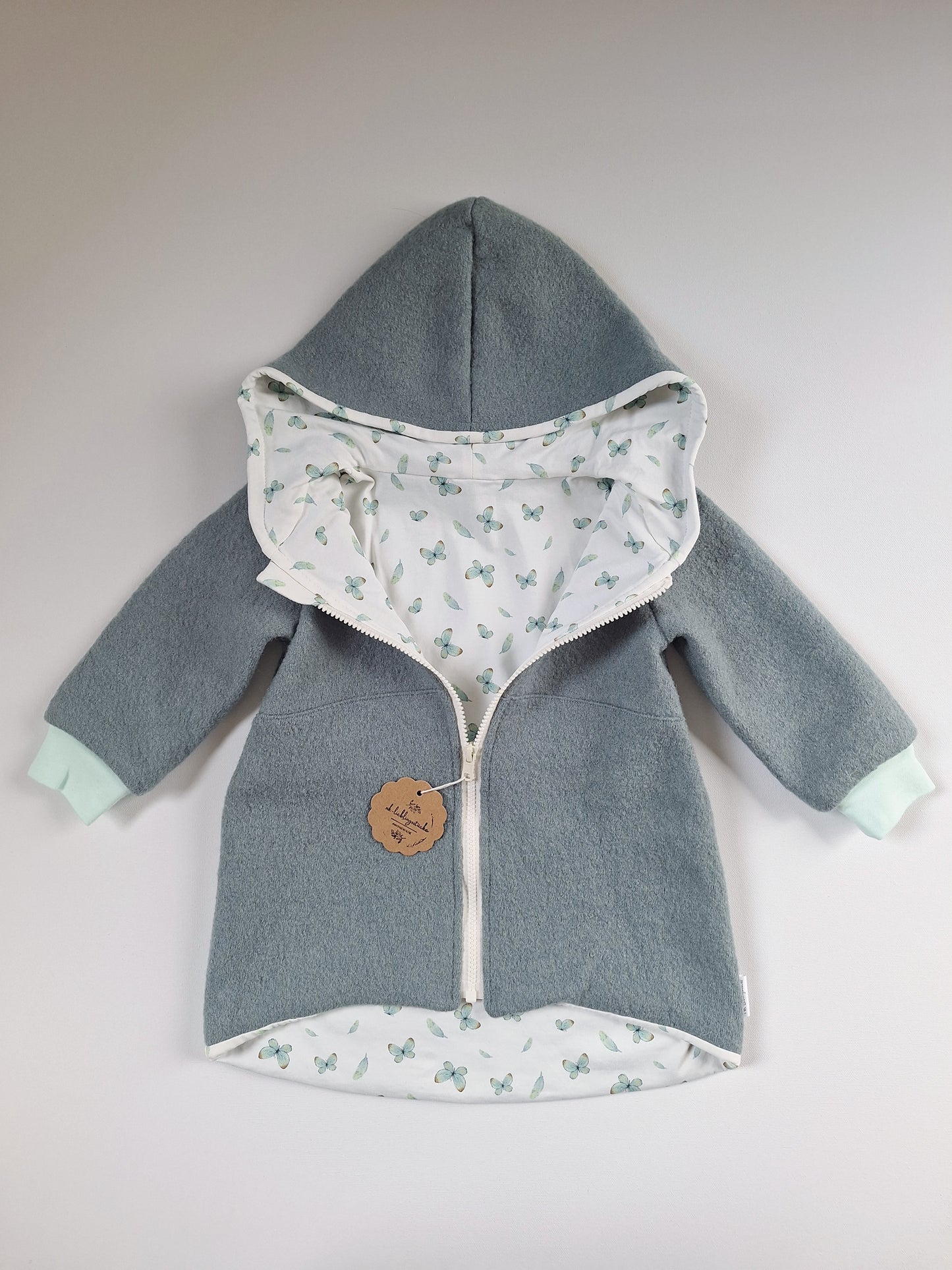 Wollwalk-Mantel Salbei "Schmetterlinge" (92)