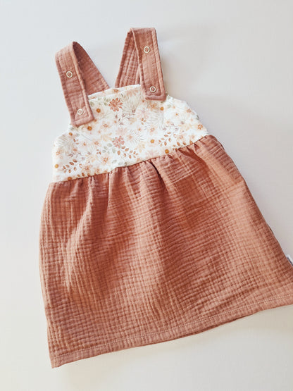 Latzkleid "Blumen", Gr. 98
