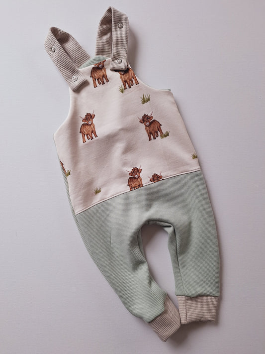 Latzhose "Hochlandrind" 80